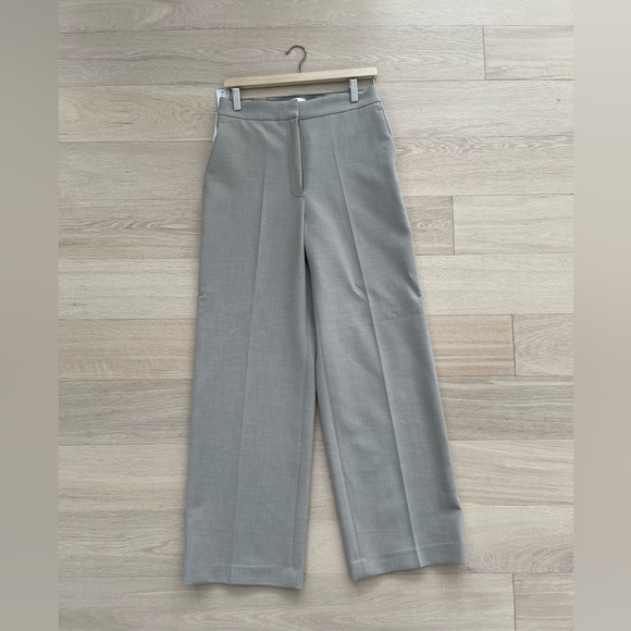 Aritzia Wide Leg Pants in Light Beige - Picture 5 of 7